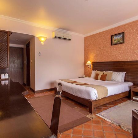 Hotel Barahi Pokhara Exterior photo