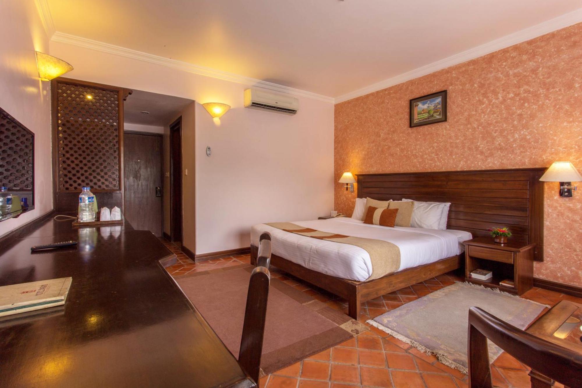 Hotel Barahi Pokhara Exterior photo